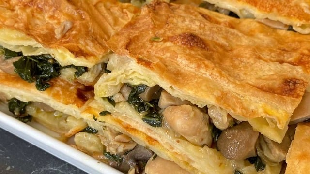 Farklı Börek Arayanlara: Mantarlı Ispanaklı Tavuklu Börek