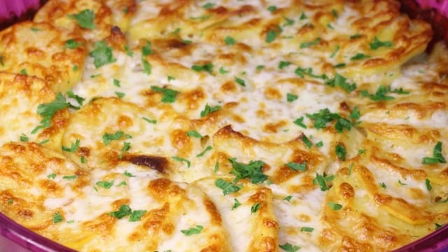 Et Yemeklerinin Yanına: Fırında Kremalı Kaşarlı Patates