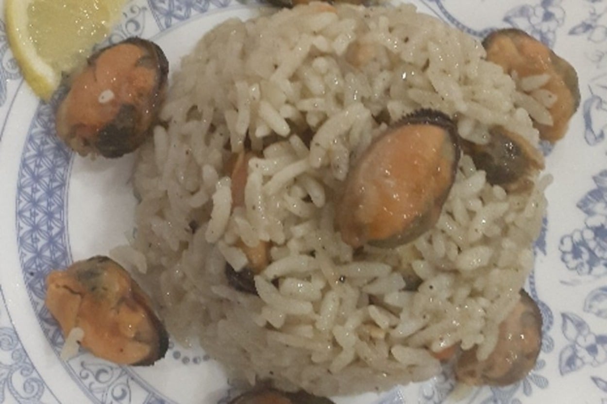 Midye Dolma Tadında: Midyeli Pilav