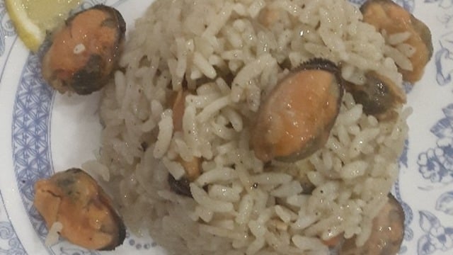 Midye Dolma Tadında: Midyeli Pilav