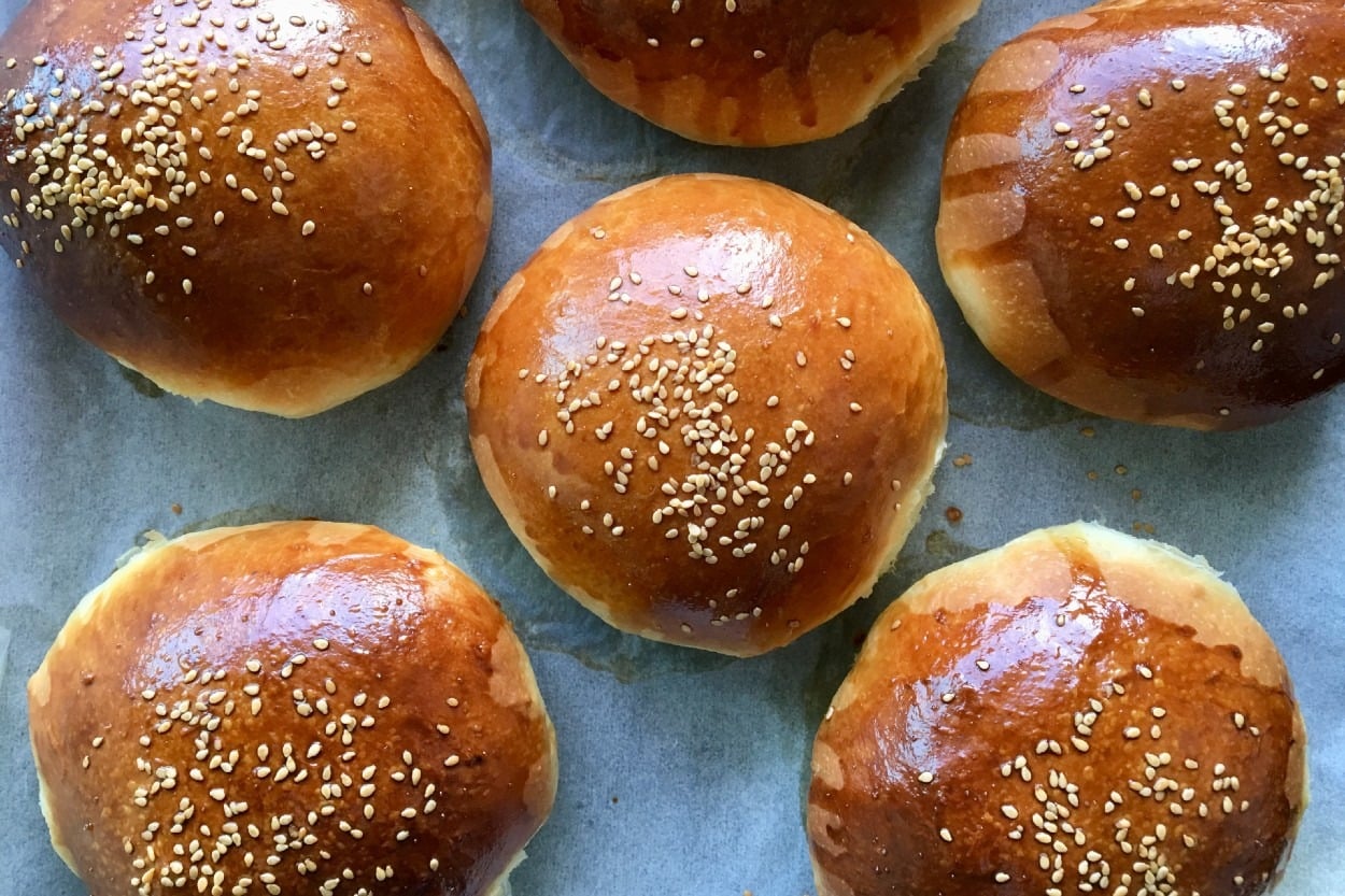 Evde Burger Keyfi: Tam Ölçülü Hamburger Ekmeği
