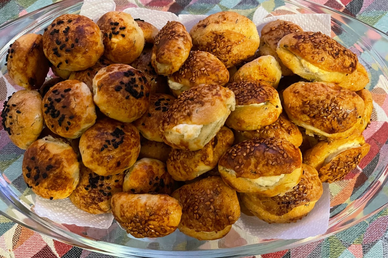 Akışkan Peyniriyle: Dereotlu Mini Poğaça