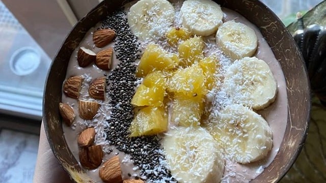 Hafif Sabahlara: Glutensiz Çikolatalı Smoothie Bowl