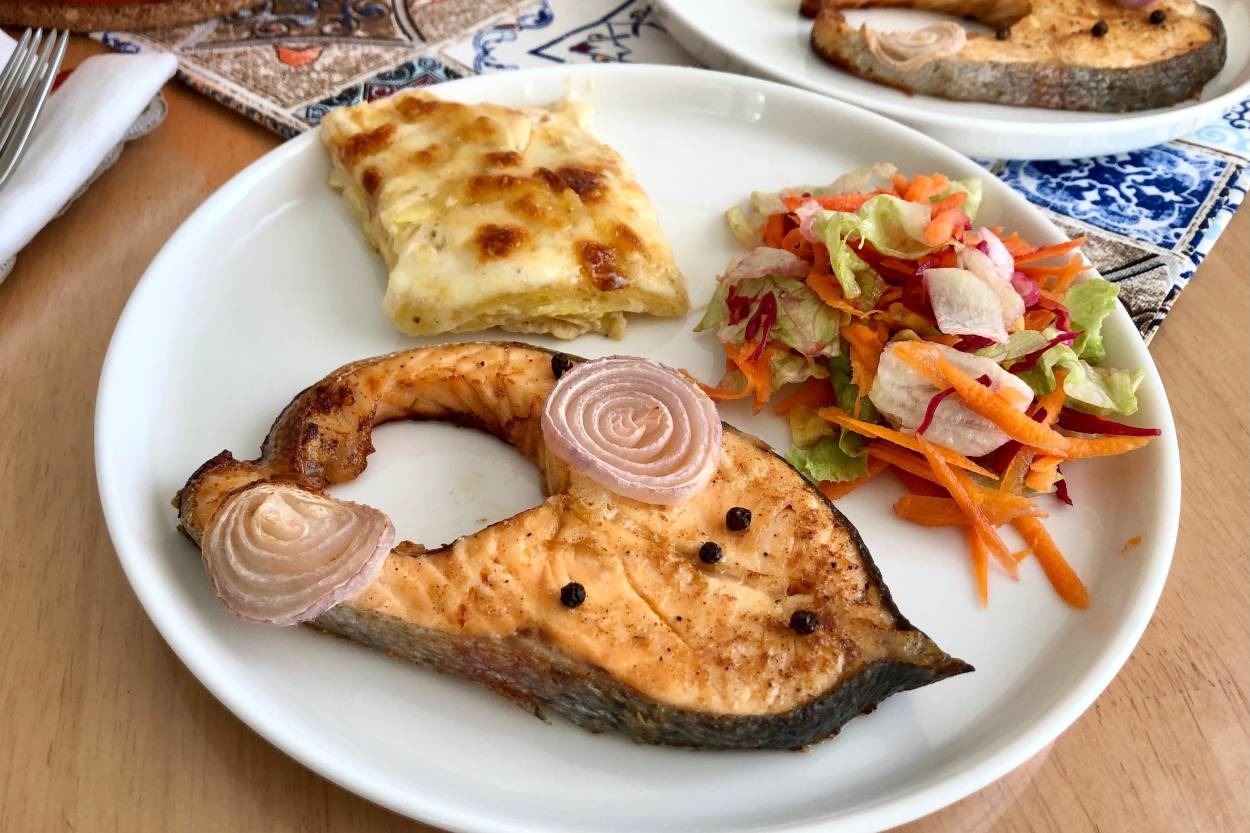 Patates Graten Eşliğinde: Izgara Somon