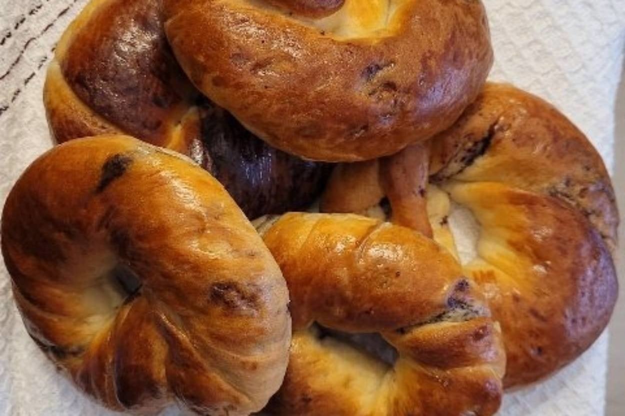 Yumuşacık Hamuruyla: Zeytin Ezmeli Açma