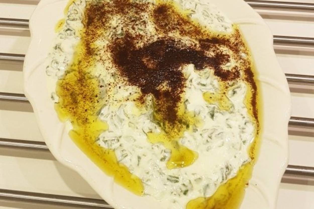 En Pratik ve Lezzetlisi: Yoğurtlu Pazı