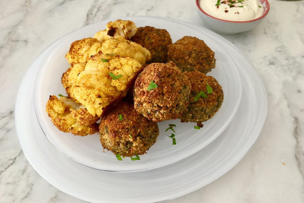 Karnabahar Nasıl Yakışır: Tahin Soslu Fırında Falafel