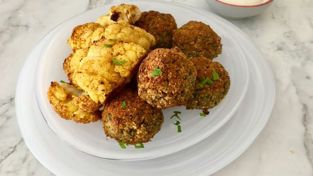Karnabahar Nasıl Yakışır: Tahin Soslu Fırında Falafel