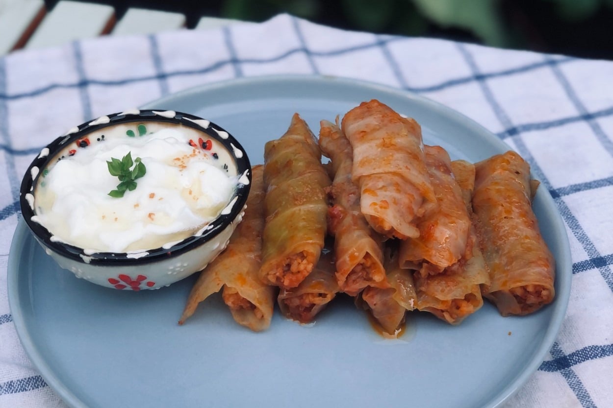 Yanına da Yoğurt: Lahana Sarması