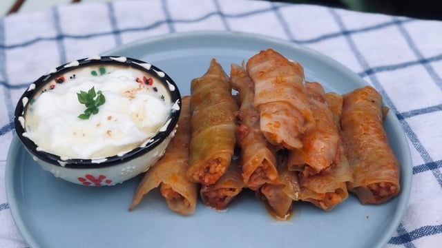 Yanına da Yoğurt: Lahana Sarması