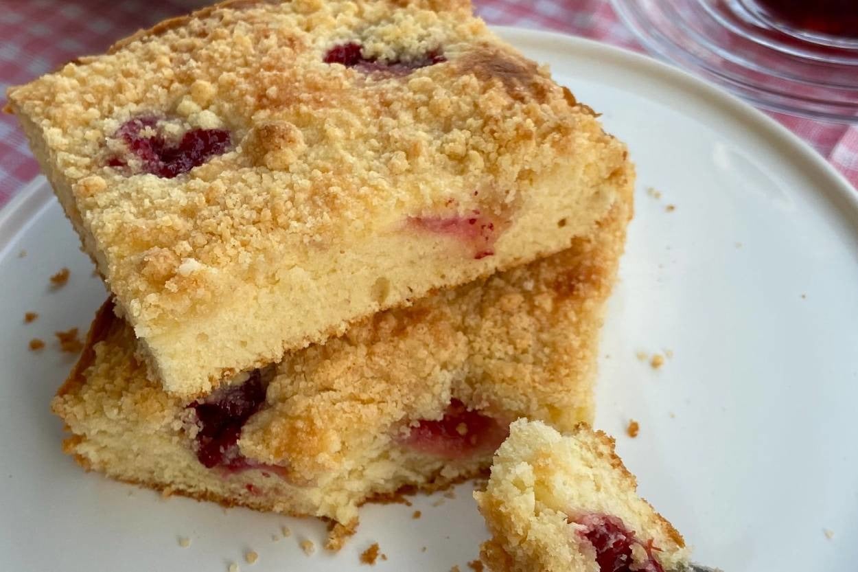 Peynir Kremasıyla: Cheesecake Tadında Vişneli Kek
