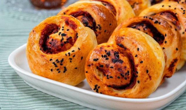 Çocukluğa Döndürür: Salçalı Poğaça