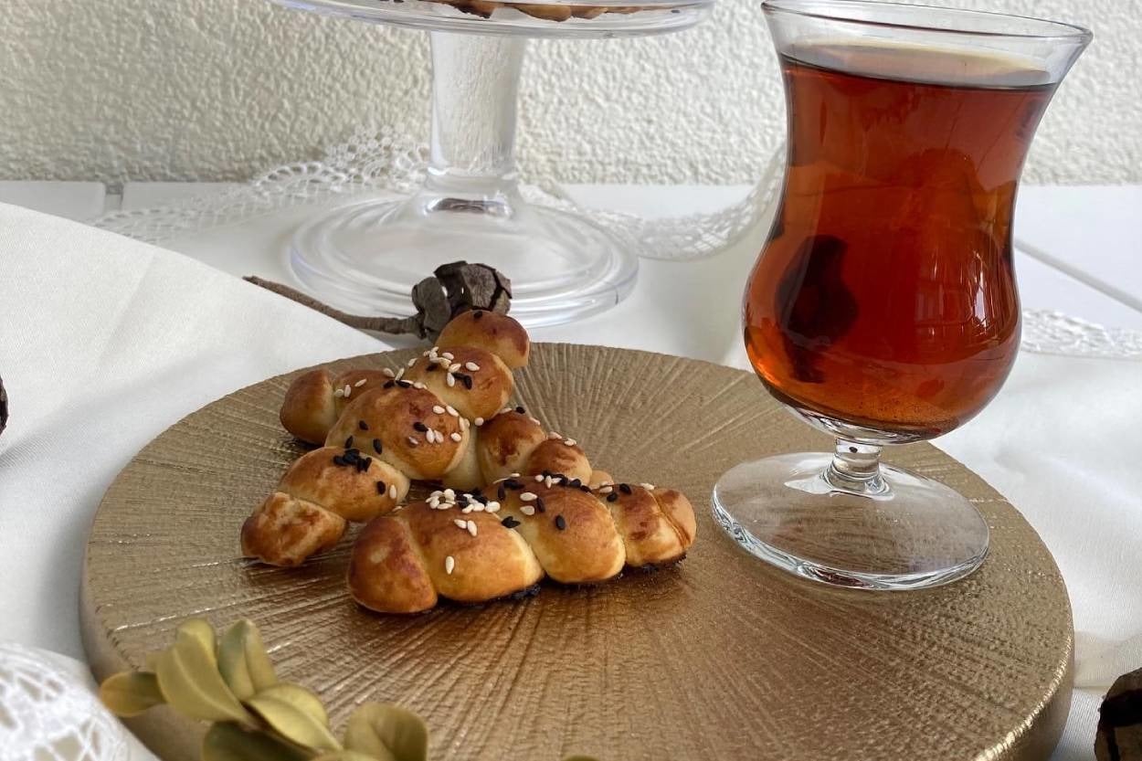 Çayın Yanına: Tuzlu Pastane Kurabiyesi