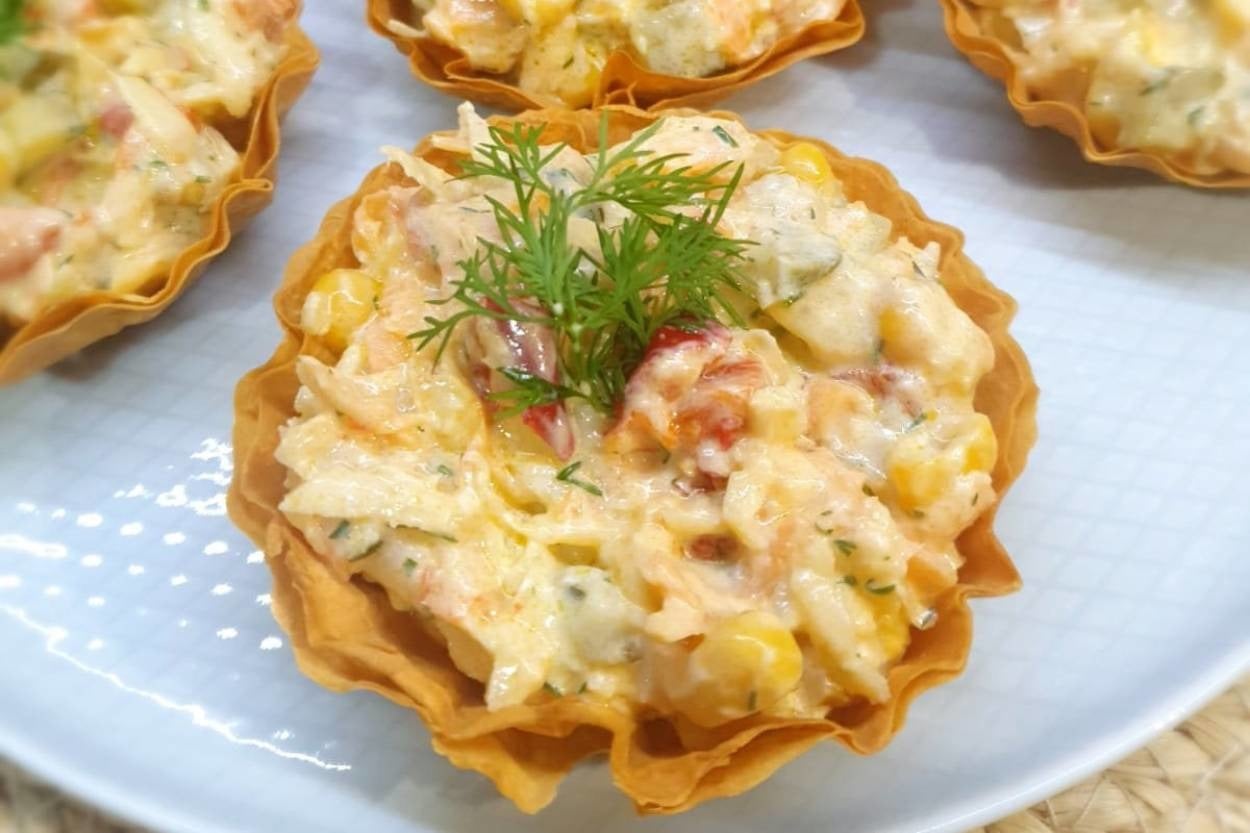 Kendine Has Kokusuyla: Yufka Çanağında Kereviz Salatası