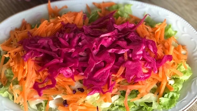 Salatalarınız Renklensin: Mor Lahana Turşusu