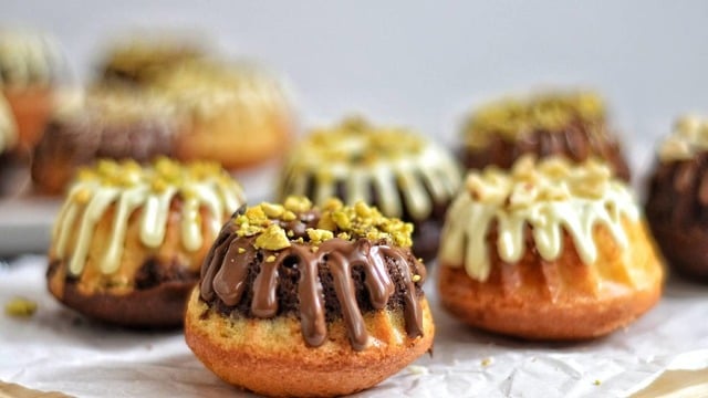 Sempatik Görünümlü: Çikolatalı ve Sade Mini Kek