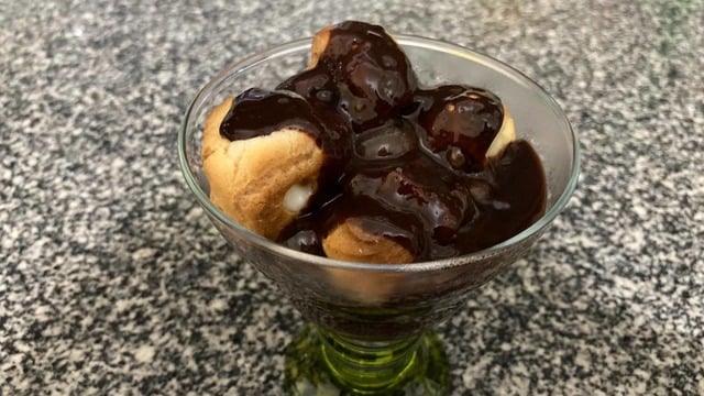 Harika İç Dolgusuyla: Kasede Profiterol