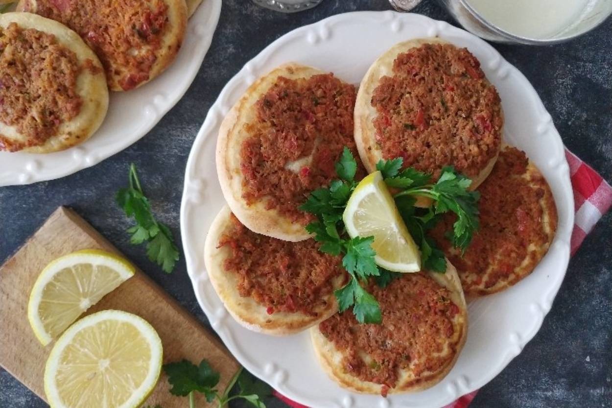 Yumuşacık Hamuruyla: Tarsus Fındık Lahmacun