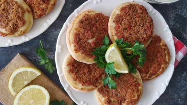 Yumuşacık Hamuruyla: Tarsus Fındık Lahmacun