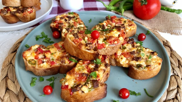 Pazar Kahvaltılarına: Kahvaltılık Ekmek Dilimleri