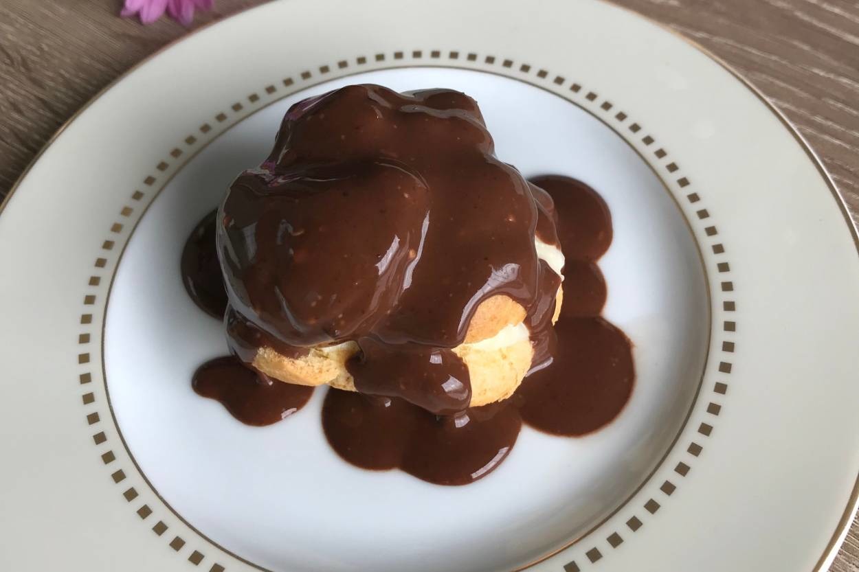 Dışı Kıyır İçi Efsane: Tam Tutan Profiterol