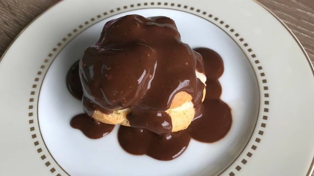 Dışı Kıyır İçi Efsane: Tam Tutan Profiterol