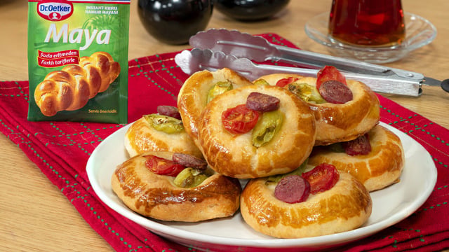 Kahvaltıya Çabucak Hazır: Mini Pizzalar