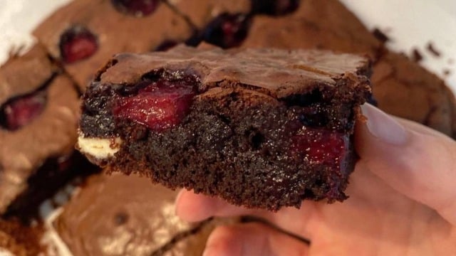 Islak İç Dokusuyla: Vişneli Brownie