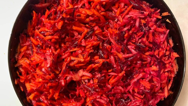 Değişik Salata Arayanlara: Yeşil Elmalı Mor Lahana Salatası