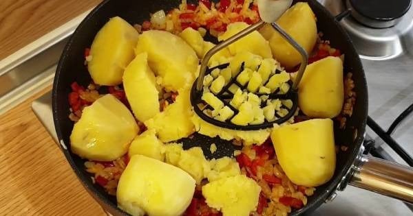 tavada-patatesli-borek-adim-1