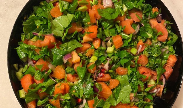 Yemeklere Eşlikçi: Narlı Roka Salatası