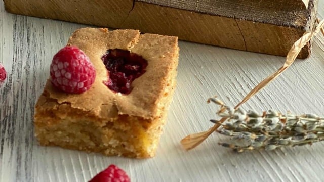 Evi Mis Gibi Kokularla Dolduran: Frambuazlı Kek
