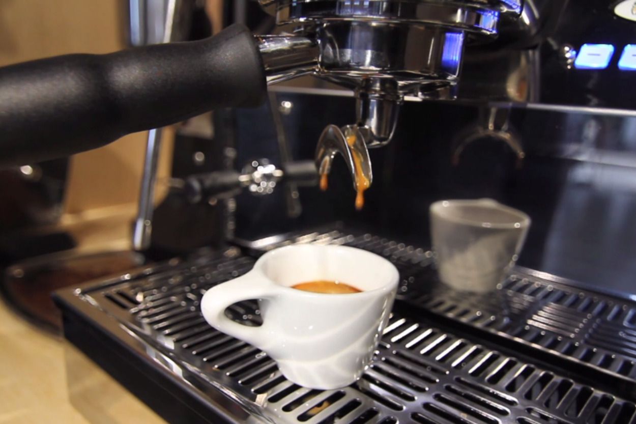 Durduk Yere Makinesini Aldırıp Ritüel Yaptıracak Espresso Yapımı Videosu