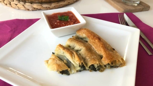 Sadece 2 Yufkayla: Ispanaklı Rulo Börek