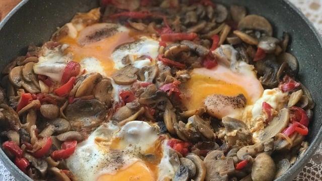 Kahvaltının Yıldızı: Yumurtalı Mantar Sote