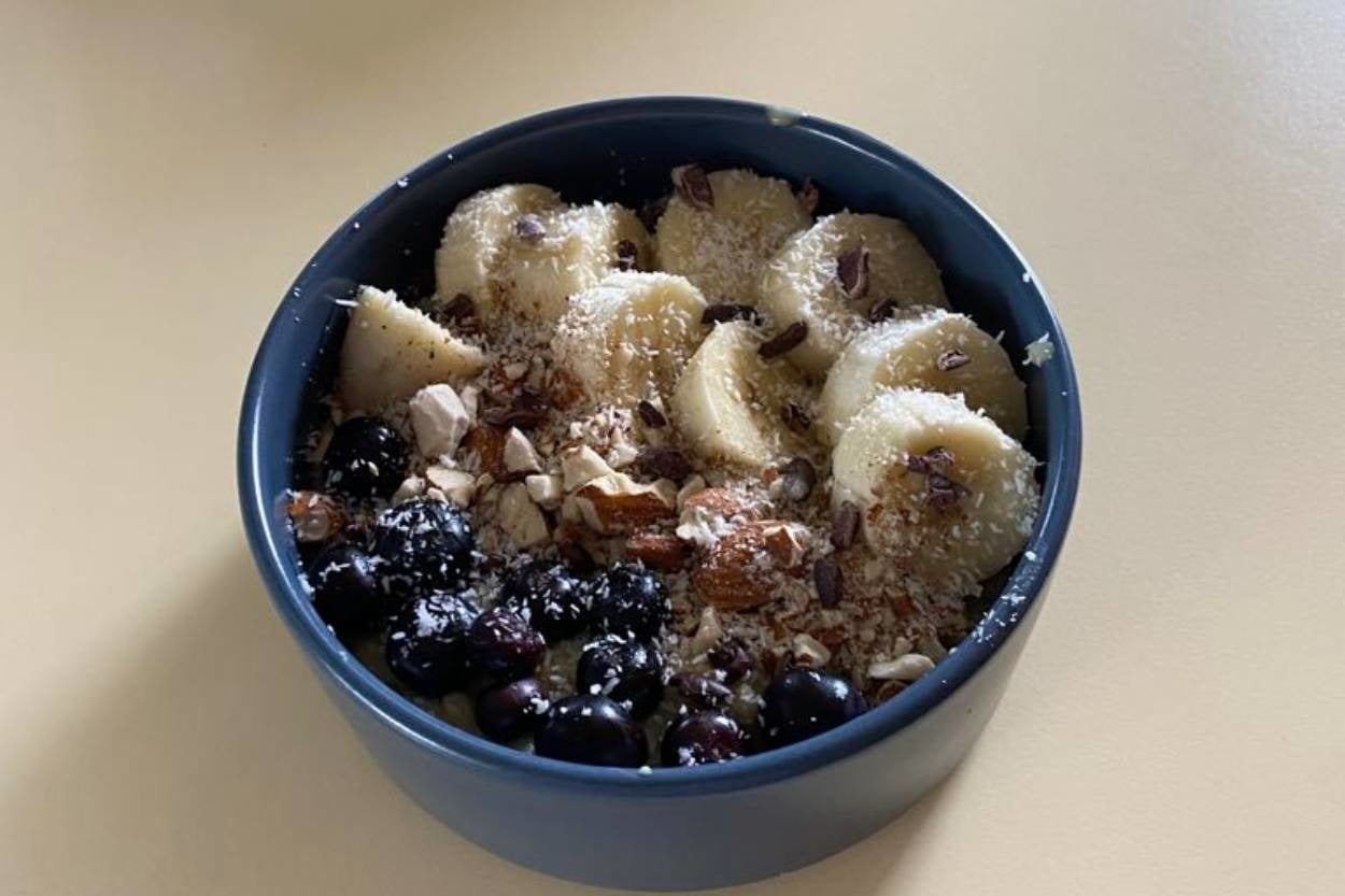 Kolay Hazırlanan: Vegan ve Glutensiz Yulaf Lapası