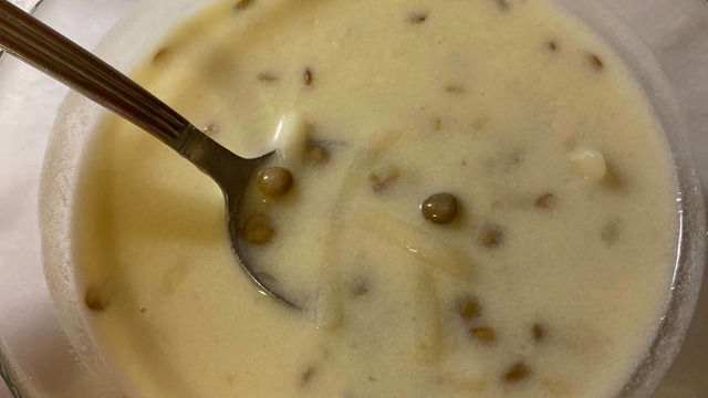 Soğuk Havalara: Erişteli Yeşil Mercimek Çorbası