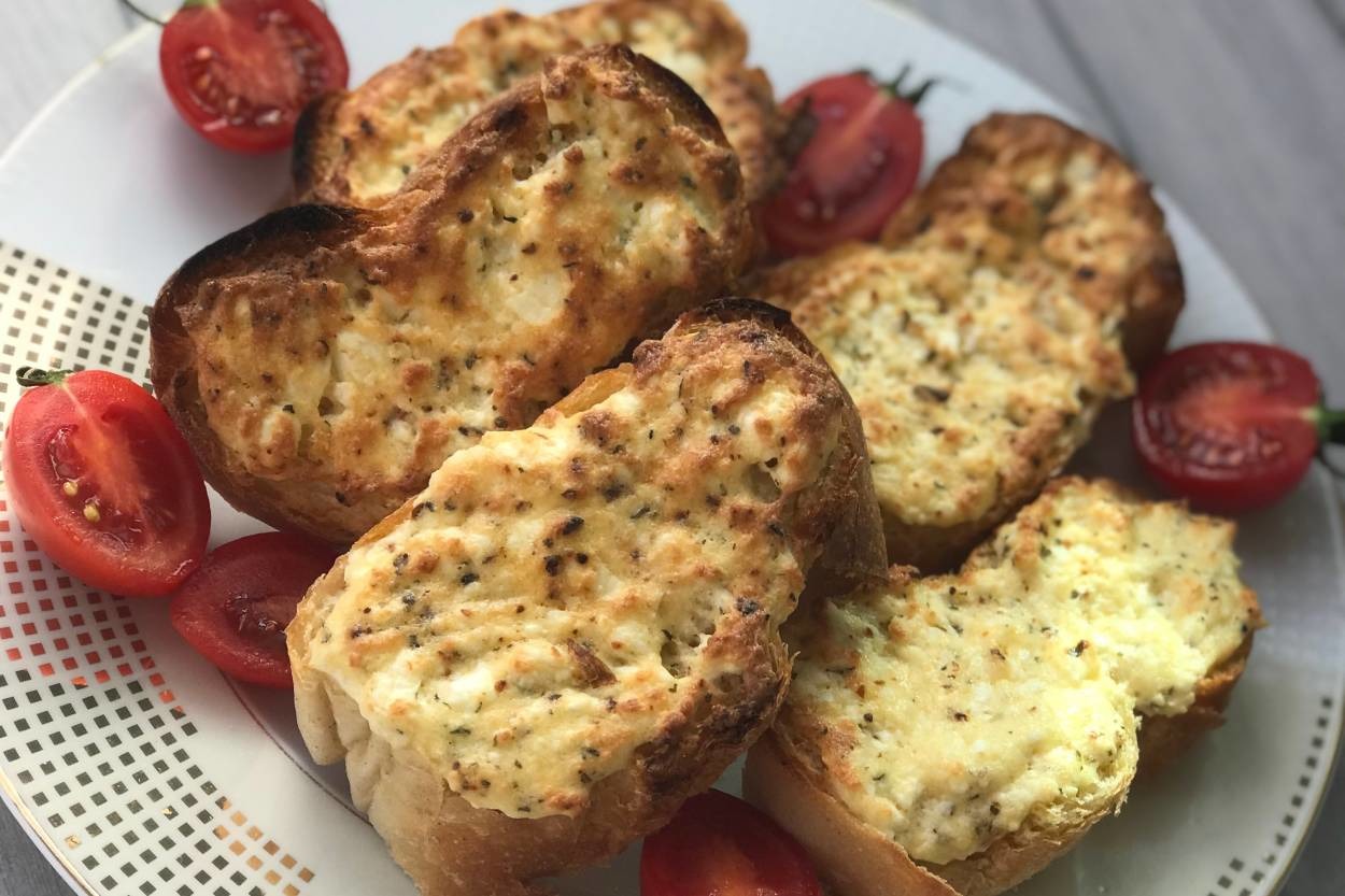 Bayat Ekmeklere Elveda: Peynirli Bayat Ekmek Kızartması