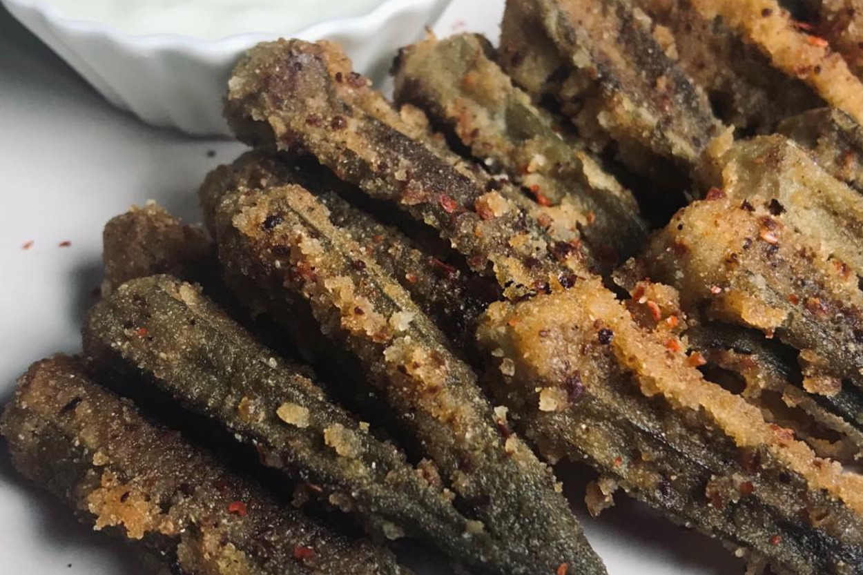 Yağ Çekmeden Pişer: Bamya Kızartması
