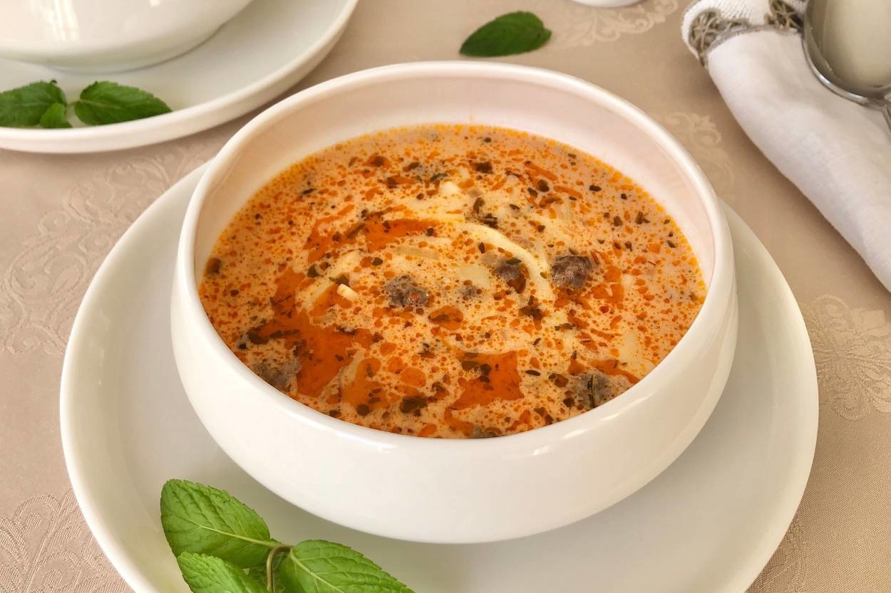 Havalar Soğumuşken: Erişteli Köfteli Çorba
