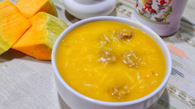 Bebekler İçin Çok Faydalı: Köfteli Bal Kabağı Çorbası