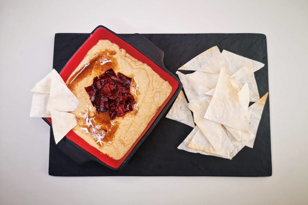Şahane Bir Meze: Pastırmalı Tereyağlı Humus