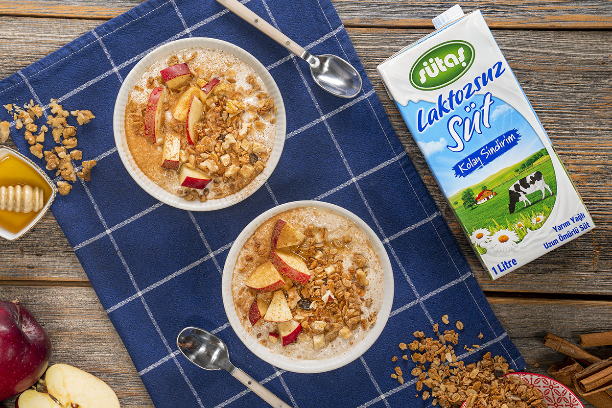 Güne Lezzetli Başlangıç: Elmalı Muzlu Smoothie Bowl
