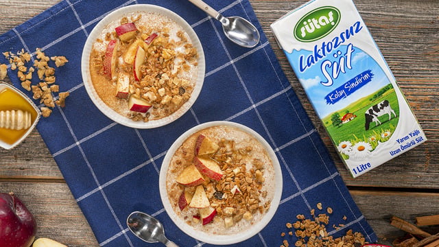 Güne Lezzetli Başlangıç: Elmalı Muzlu Smoothie Bowl