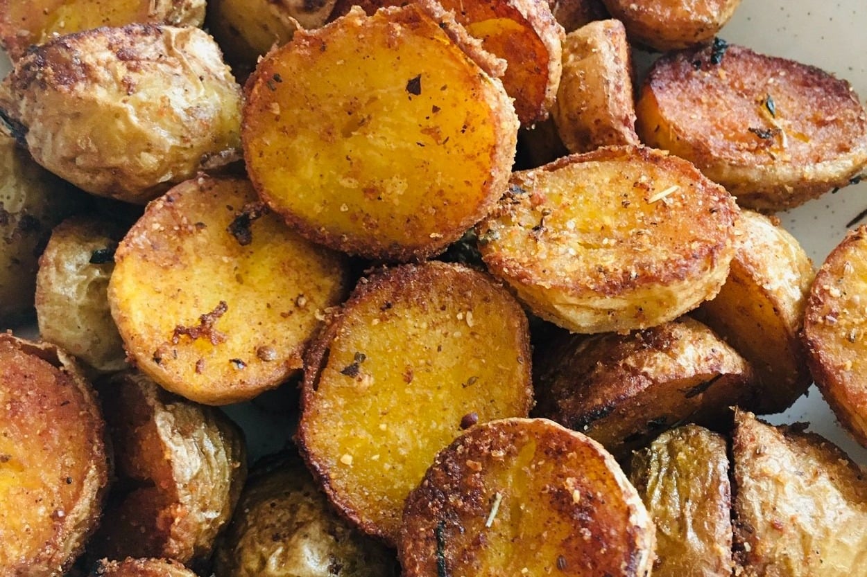 Sofrayı Tamamlar: Kıtırlı Baharatlı Bebek Patates