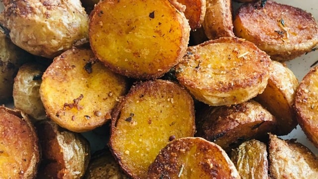 Sofrayı Tamamlar: Kıtırlı Baharatlı Bebek Patates