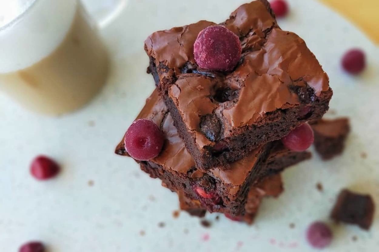 Çaya Eşlik Eden: Vişneli Brownie