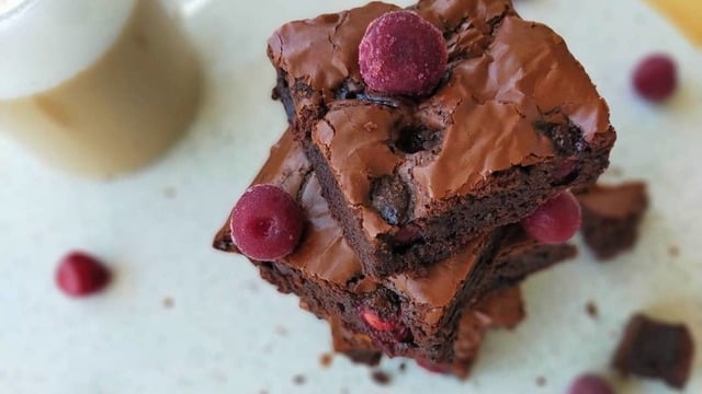 Çaya Eşlik Eden: Vişneli Brownie