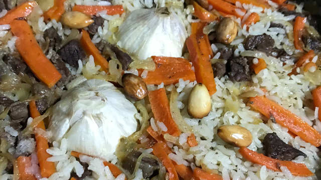 Ziyafet Sofralarına Yakışır: Özbek Pilavı
