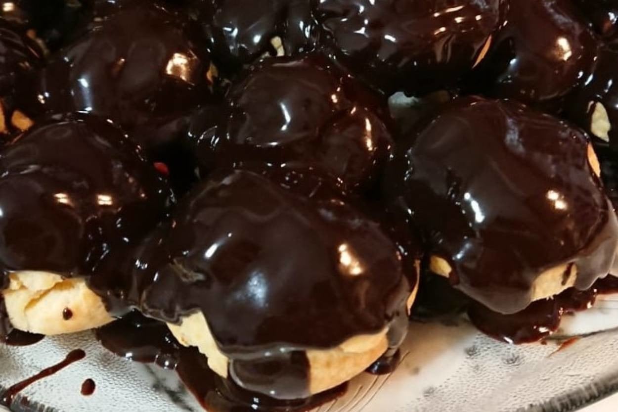 Yedikçe Yediren: Çikolata Soslu Profiterol